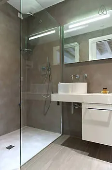 Truly Hotel *
